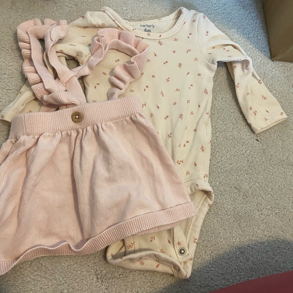 Infant girl clothing lot from Carters 6m & 9m